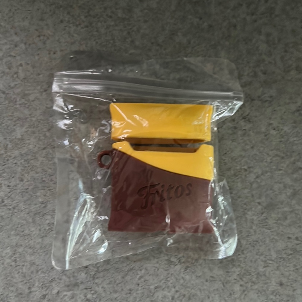 AirPods case with clip for first & second generation - Picture 2 of 2